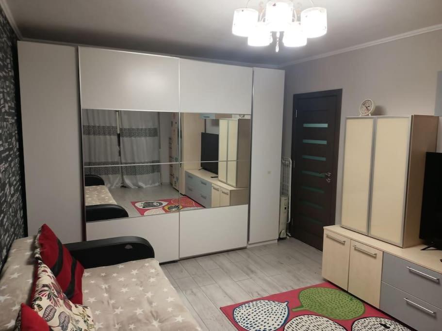 Private Room Near 3 Min Metrou Crangasi, 40 M2 บูคาเรสต์ ภายนอก รูปภาพ