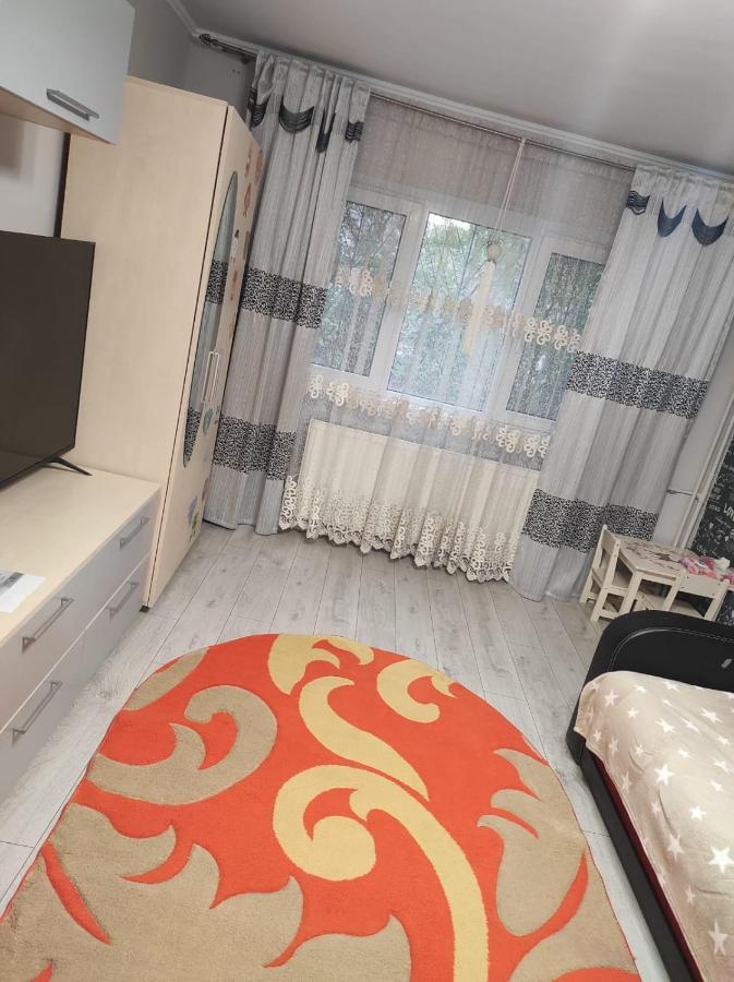 Private Room Near 3 Min Metrou Crangasi, 40 M2 บูคาเรสต์ ภายนอก รูปภาพ