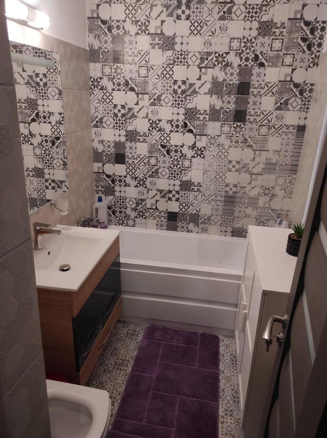 Private Room Near 3 Min Metrou Crangasi, 40 M2 บูคาเรสต์ ภายนอก รูปภาพ